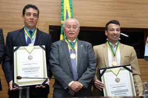 Delegados recebem Medalha da Ordem do Mérito Parlamentar na Alese
