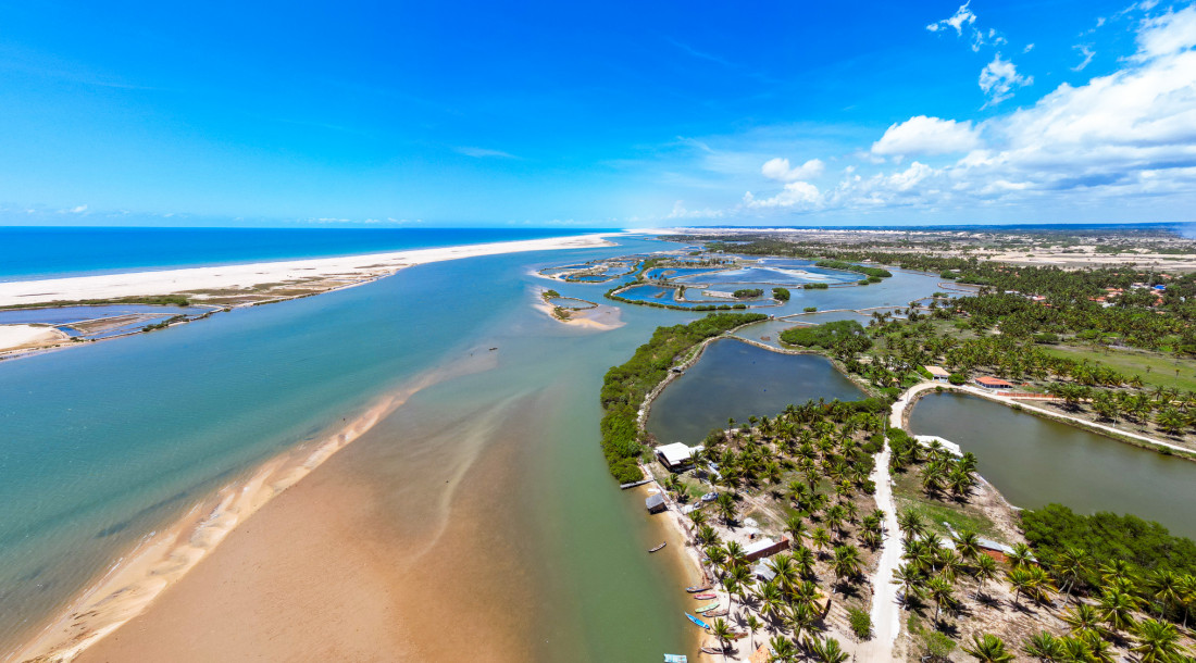 Praia, dunas, rio, lagoas e mangues formam uma paisagem encantadora em Pacatuba / Foto: Igor Matias