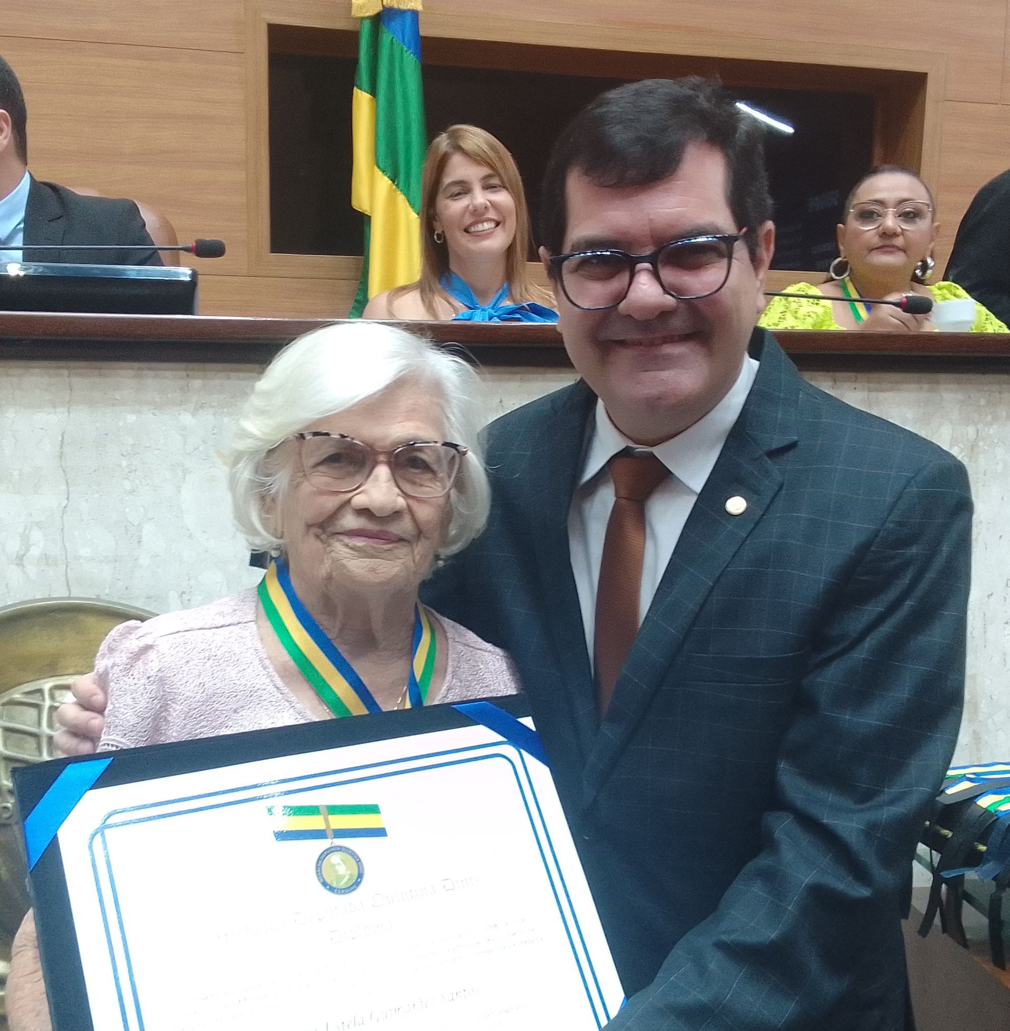 Deputado estadual Netinho Guimarães homenageia Maria Estela Guimarães Santos