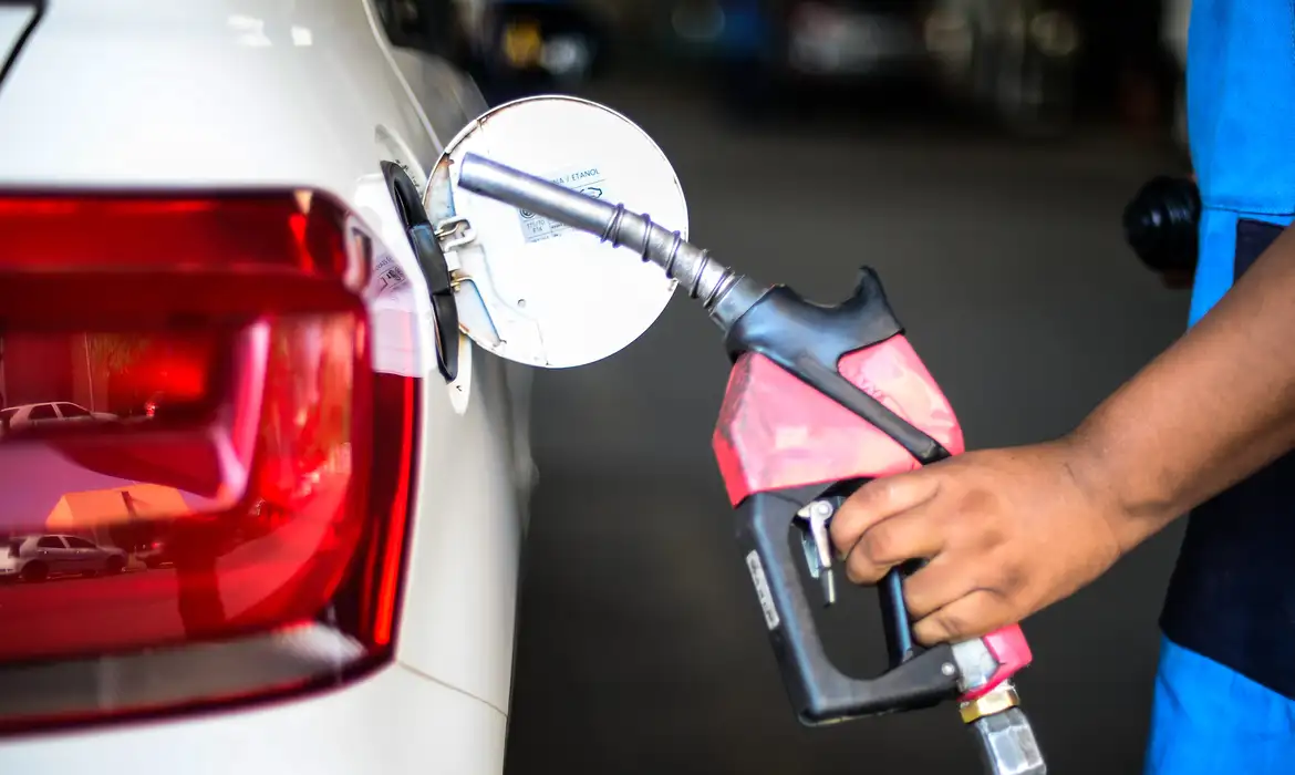 Combustível do futuro: proposta autoriza até 35% de etanol adicionado à gasolina