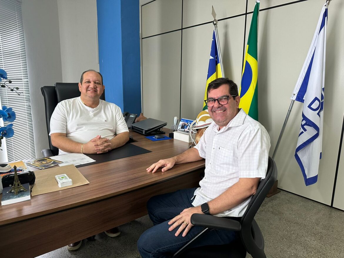 Deputado Netinho Guimarães visita diretor-presidente do DER/SE para discutir condições das rodovias