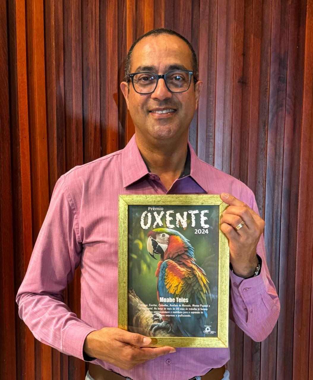 Moabe Teles recebe o prestigiado Prêmio Oxente 2024 em Aracaju