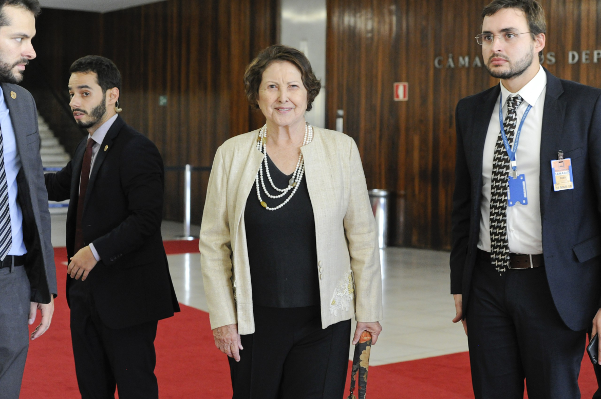 Ex-senadora Maria do Carmo Alves é internada em estado grave